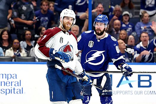 «Колорадо» первым в истории НХЛ завоевал кубок, ни разу не проигрывая по ходу серий