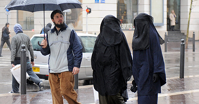 Подъем исламофобии во Франции: эра Макрона проваливается в светскую полемику (Al Araby, Великобритания)