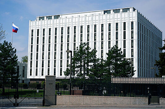 Посольство России в США потребовало прекратить "гонения" на россиян
