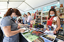 Литературный праздник на Красной площади: ажиотаж, знаменитые писатели и низкие цены