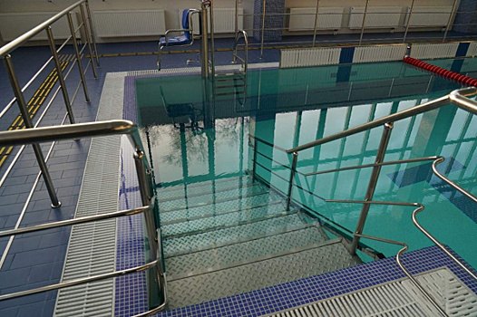 В Роспотребнадзоре рассказали, зачем полоскать рот после посещения бассейна