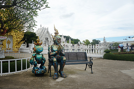 Представлен первый в мире робот-буддист с ИИ