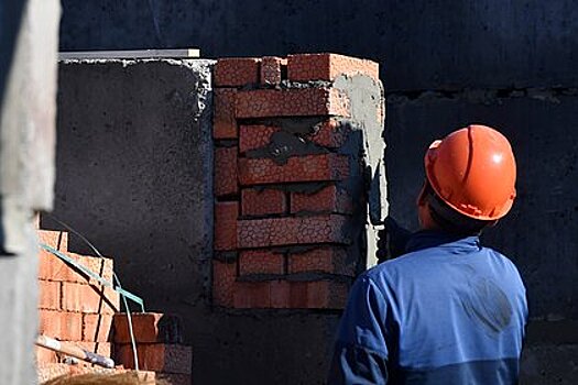 Многодетная мать отсудила у застройщика миллионы рублей и не может получить их