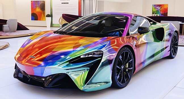 Британская художница показала свой взгляд на дизайн спорткара Artura