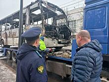 Сгоревший возле администрации Кирова автобус вскрыл несколько нарушений в работе перевозчика