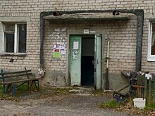 Жители дома на ул. Сосновой два года не могут добиться ремонта крыльца