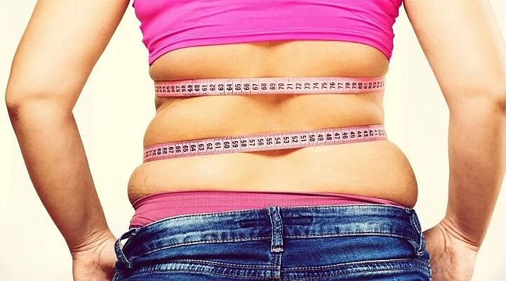 Как устранить жировые складки на спине?
