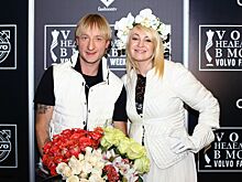 «Платье нелепо смотрится»: фанаты не оценили вечерний образ 46-летней Яны Рудковской