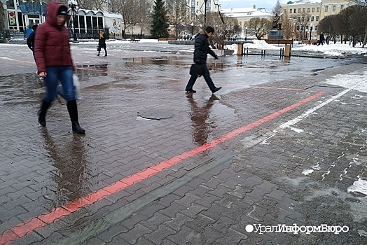 В Екатеринбурге затопило проспект Ленина