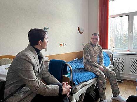 Депутат Госдумы навестила в госпитале участников спецоперации