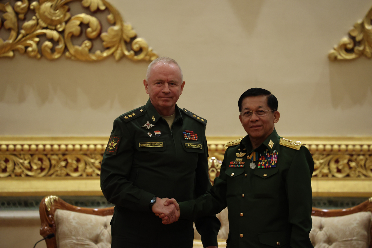 Замминистра обороны РФ Александр Фомин провел переговоры с премьер-министром — верховным главнокомандующим Мьянмы