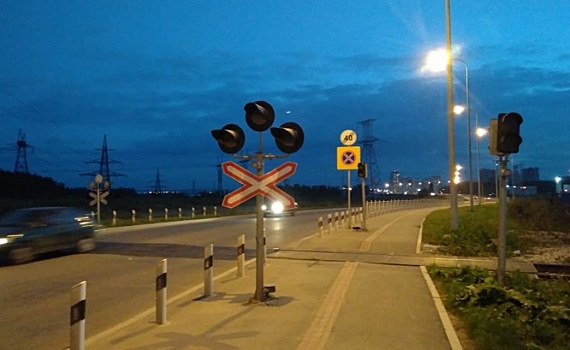 Опасный железнодорожный переезд в Солнечный отремонтировали и запустили там движение автобусов