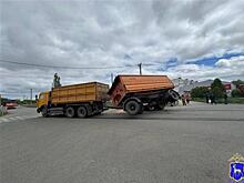 Легковушка и КамАЗ не поделили перекресток в Самарской области