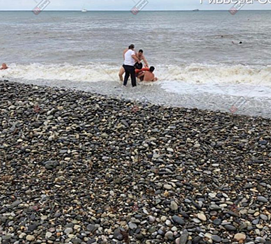 Крупный смерч на сочинском побережье попал на видео
