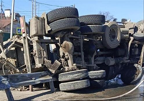 В Самаре опрокинулась бетономешалка