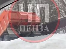 КамАЗ снес остановочный павильон на выезде из Пензы