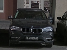 У Центрального стадиона спецслужбы искали бомбу в припаркованном BMW X5