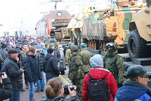 Более 14 тыс. человек посетили в Кузбассе выставку трофейного оружия "Сирийский перелом"