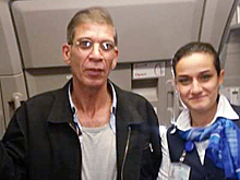 Стюардесса EgyptAir сделала селфи с угонщиком самолета