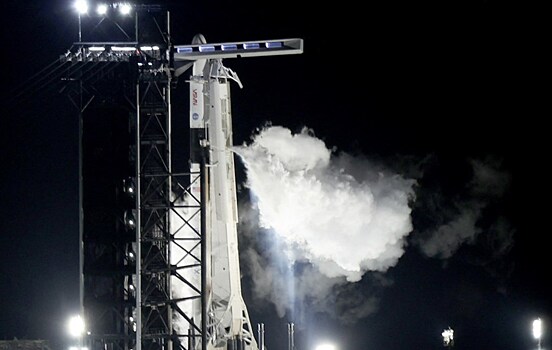 Ракета с кораблем SpaceX и россиянином на борту направилась к МКС