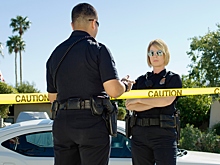 Женатый мужчина попытался вломиться в дом к бывшей жене и покусал полицейского