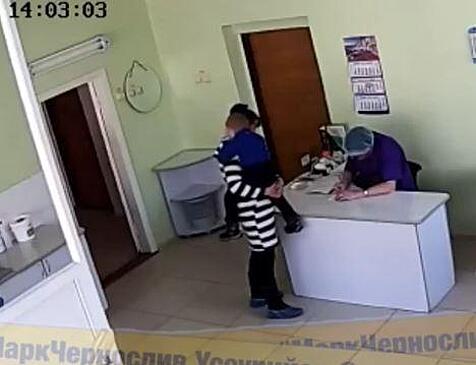 «И не стыдно ей?»: обнародовано полное видео скандала в стоматологии