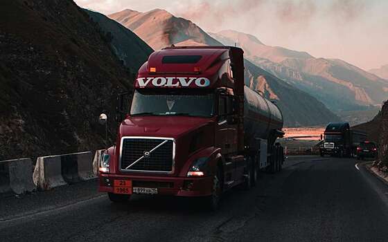 Volvo расторгла контракт с дилером, продавшим грузовик в Россию