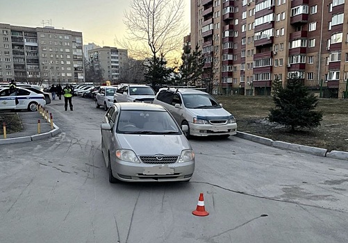 Водитель Короллы сбила 7-летнюю девочку на самокате в Новосибирске