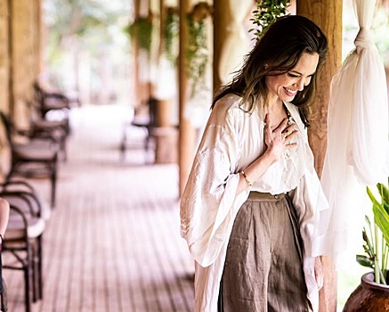 Джоли заявила что ее сын дружит с сыном бывшего мужа