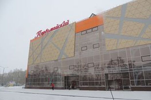 В Омске отозвали разрешение на реконструкцию кинотеатра «Первомайского»
