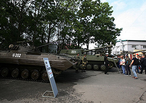 На Камчатке в День независимости России проходит акция «Военная служба по контракту на Тихоокеанском флоте – твой выбор!»