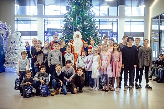Крупнейшие уральские компании провели серию благотворительных елок