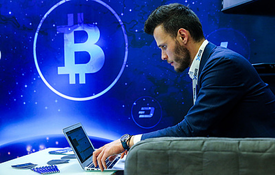 Стоимость биткоина превысила 73 тысячи долларов впервые с середины марта