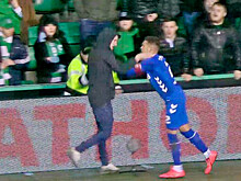 В Шотландии фанат напал на футболиста «Рейнджерс» Тавернье