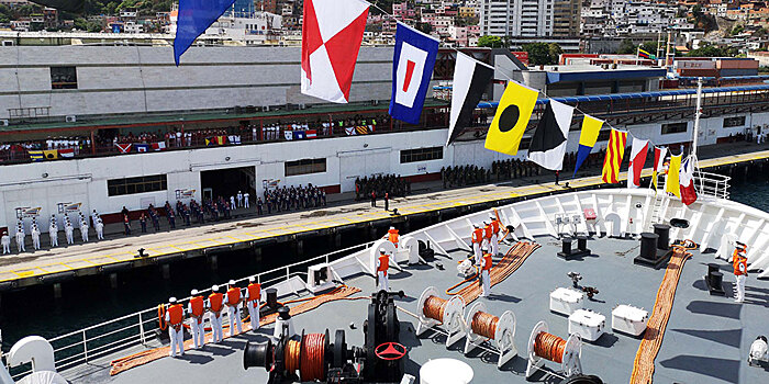 Госпитальное судно ВМС НОАК впервые посетило Венесуэлу