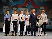 Медали за спасение людей вручили детям-героям в Новосибирской области