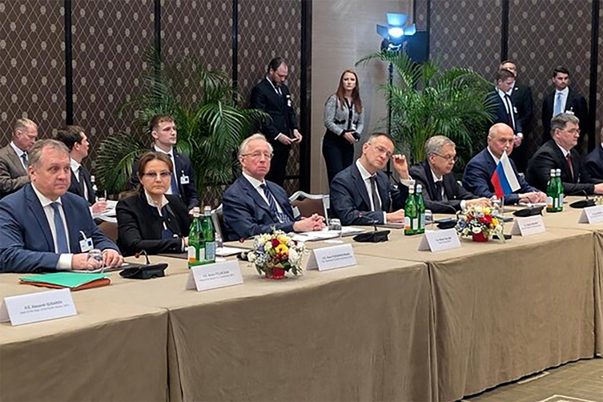 Энергетическое перемирие и битва за ЗАЭС: что обсуждают Мединский и Умеров в Женеве