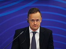 Глава МИД Венгрии объяснил решение вакцинироваться «Спутником V»