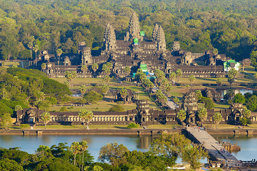 Мультипликаторы рассказали, что изучали архитектуру Камбоджи и их очень вдохновили высокие и изящные башни гигантского индуистского храмового комплекса Ангкор-Вата, посвященного богу Вишну.