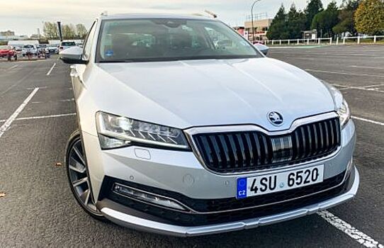 Skoda Superb — новый конкурент Toyota Camry с большим багажником и резвым мотором