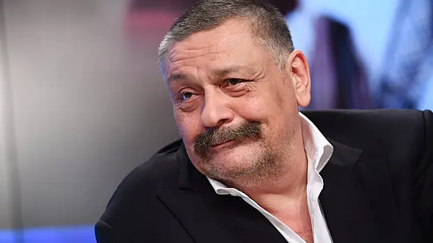 Дочь уехавшего из России Назарова стала принимать заказы на автографы актера