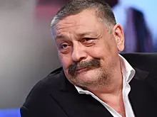 Дочь уехавшего из России Назарова стала принимать заказы на автографы актера