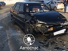 ВАЗ попытался избежать ДТП и остался без переда