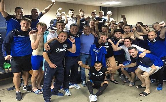 Фотографией из раздевалки отпраздновали победу футболисты «Новосибирска»