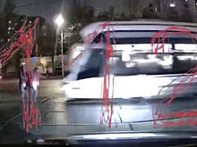 На видео попало, как трамвай на огромной скорости сбил двоих пешеходов в Москве