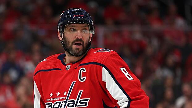 Халл в 37 лет наколотил 53 шайбы, Хоу в 40 -  44. Ови есть куда стремиться! И кого уже опасаться