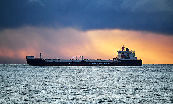 Российский танкер столкнулся с сухогрузом в Суэцком заливе