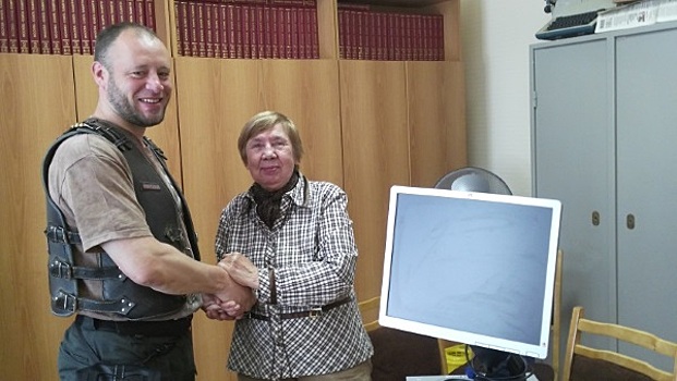 Байкеры мотоклуба из Солнцево подарили компьютер Совету ветеранов