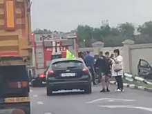 В Воронеже водитель Porsche врезался в кирпичный забор и сбежал, бросив машину