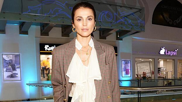 43-летняя Сати Казанова показала подросшую дочь от мужа-итальянца: фото